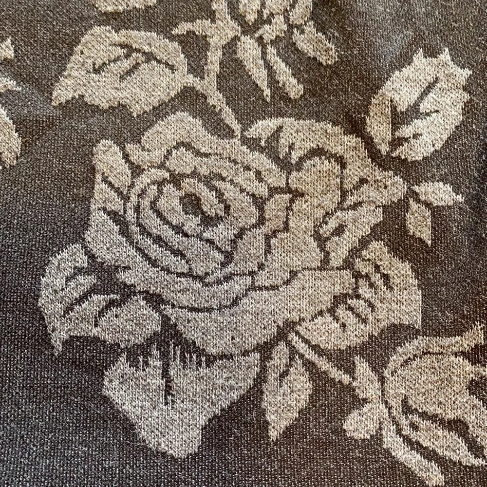 Maggy London Dress Gray Sleeveless Ruffle Rose size 6